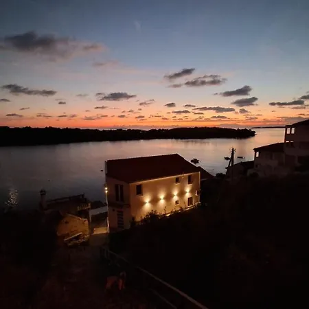 President By Guide Apartman *